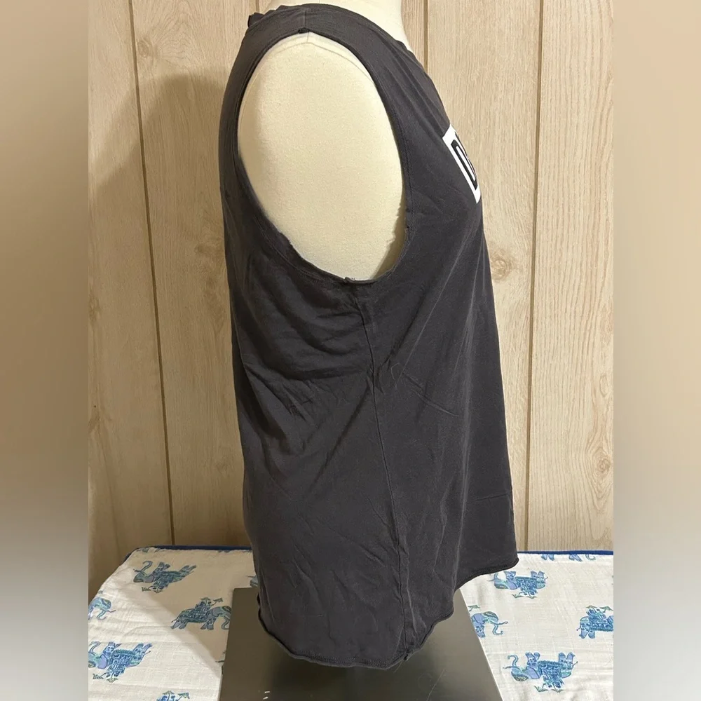 Zoe and Liv cutoff style tee - Picture 3 of 4